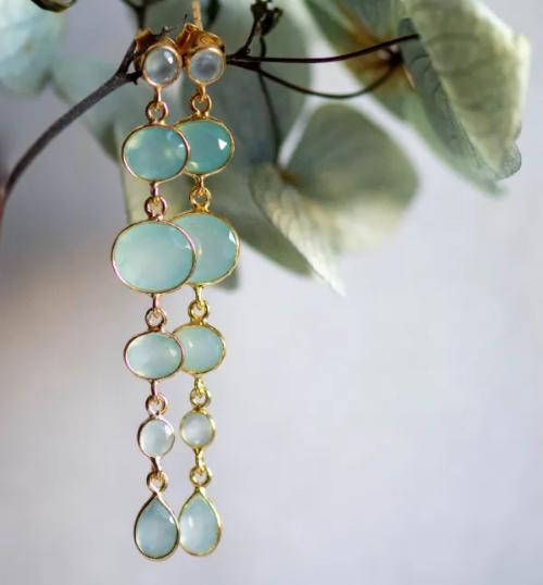 Tikka in Gold With Pear Shaped Green Onyx Droplets
